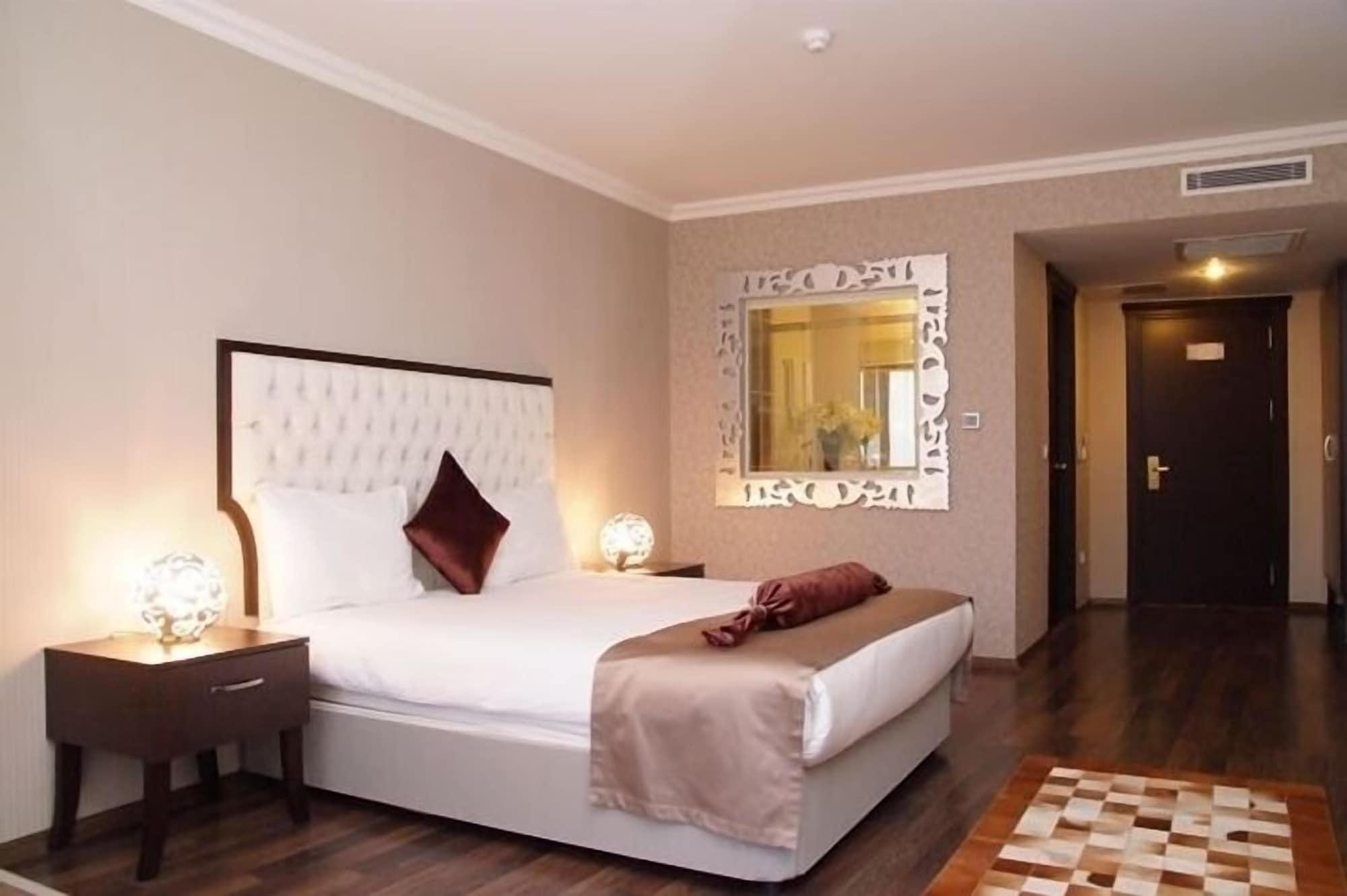 Готель Crowne Plaza Istanbul - Ortakoy Bosphorus By Ihg Екстер'єр фото